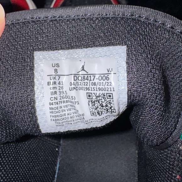 Nike Air Jordon 1 Mid SE Christmas Sneaker In Black, Fire Red & White Sz 8 - Picture 3 of 12